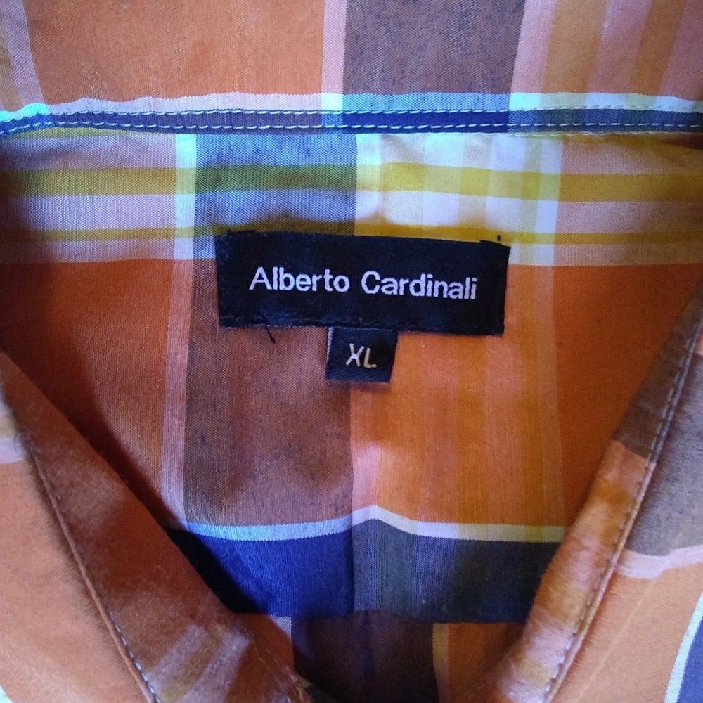Button down shirt 💯 - Picture 3 of 4